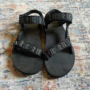 Mens size 8 Teva sandals